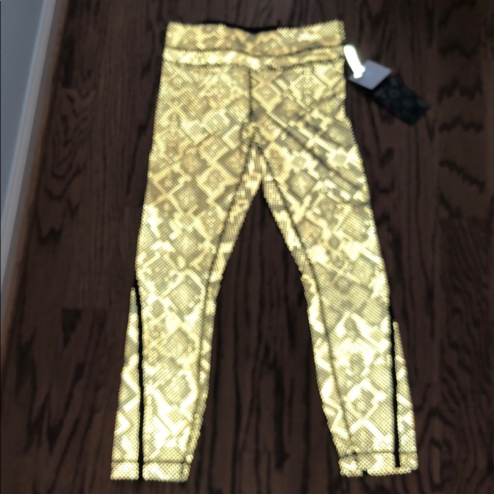 Size 4 NWT Lululemon Pace Tight Reflective